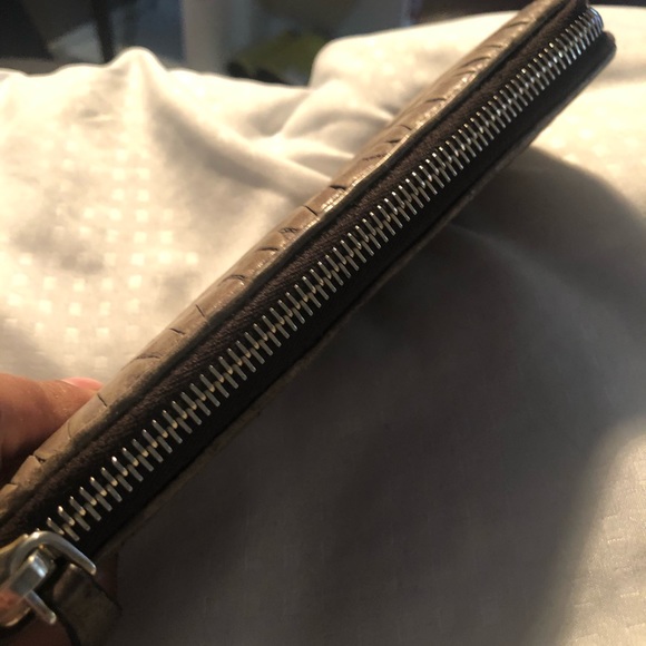 Authentic Miu Miu Wallet - Picture 14 of 16